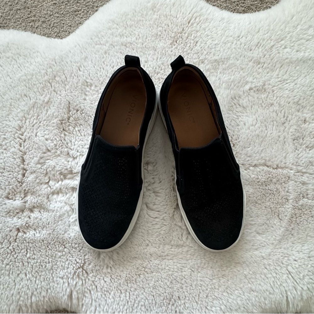 Vionic Kimmie Perforated Suede Slip-On Sneakers – Black – Size 9 – EUC - Picture 2 of 11